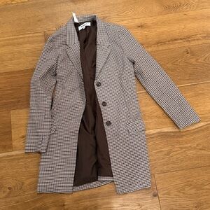 Brown plaid fitted / tailored BB Dakota blazer. Never been worn. New with tags